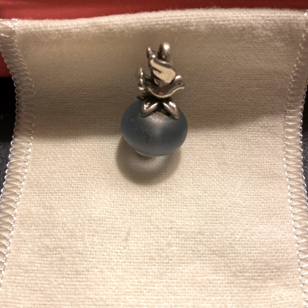 Retired James Avery dove art glass
